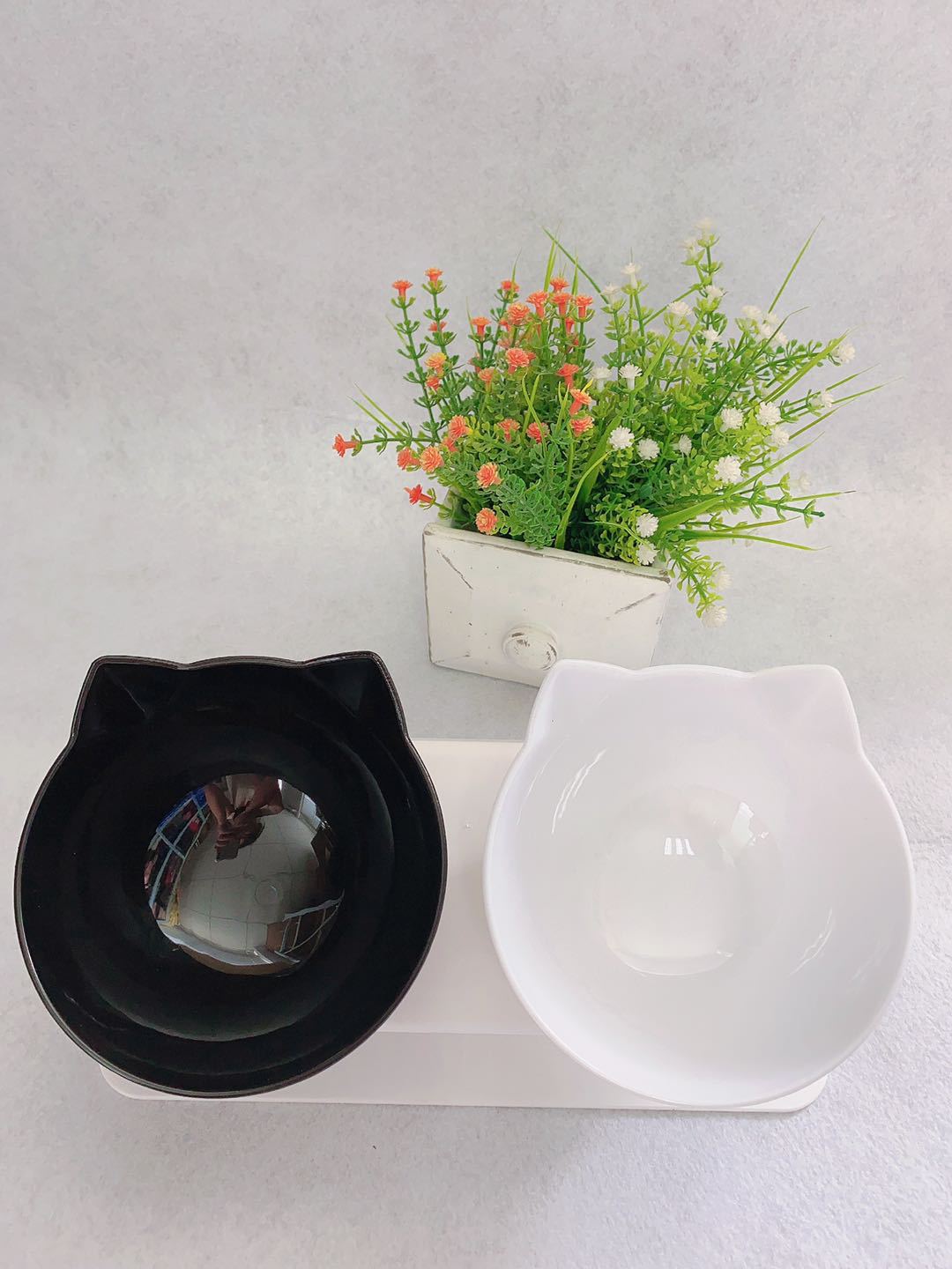 Orthopedic 15° Tilted Double Pet Feeder with Cat-Shaped Bowls